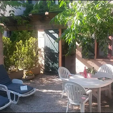 Au Jardin De La Ferme - Roses Rouges Casa de Férias *