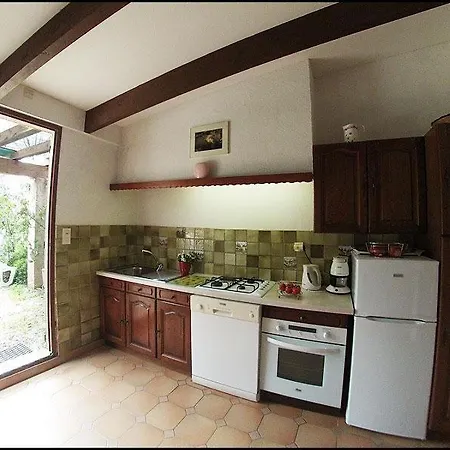 Au Jardin De La Ferme - Roses Rouges *