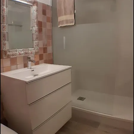 Au Jardin De La Ferme - Roses Rouges بيت للعطل *